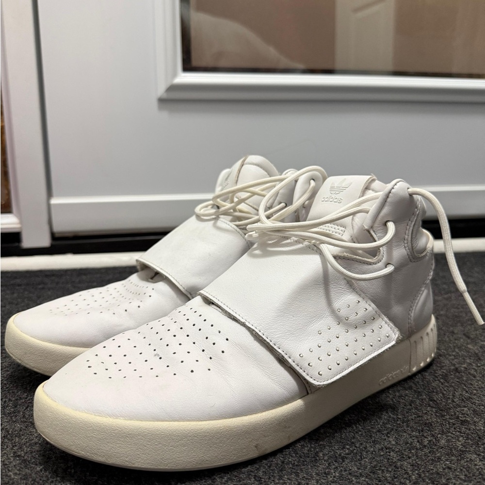 Adidas Sneakers